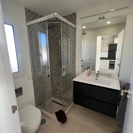 Front With Stunning Sea Views شقة *