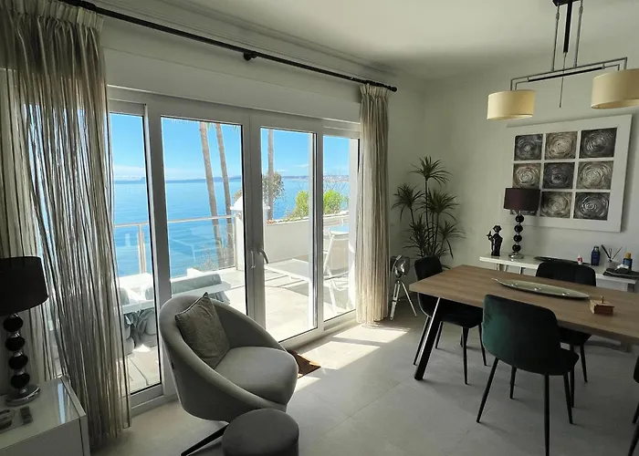 Front With Stunning Sea Views *