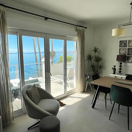 Front With Stunning Sea Views *