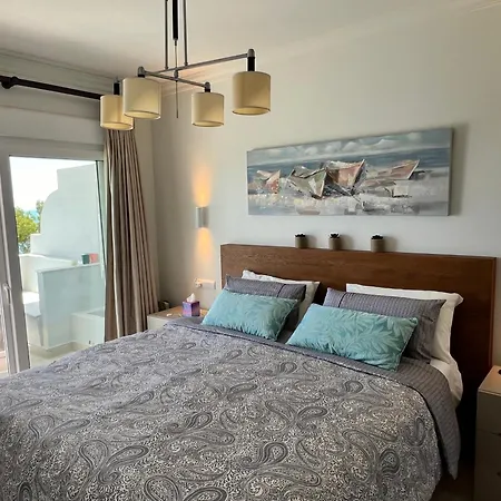 Daire Front With Stunning Sea Views Estepona