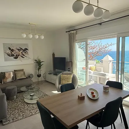 Front With Stunning Sea Views *