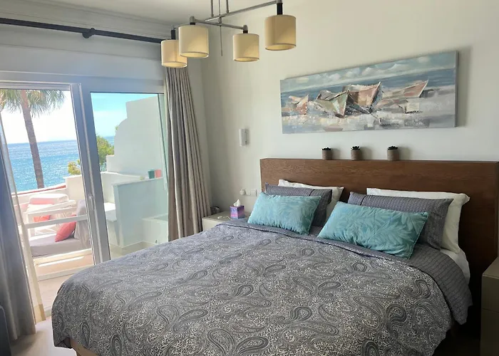 アパート Front With Stunning Sea Views エステポナ