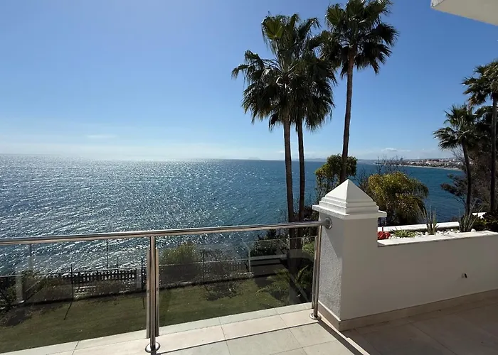 Front With Stunning Sea Views *