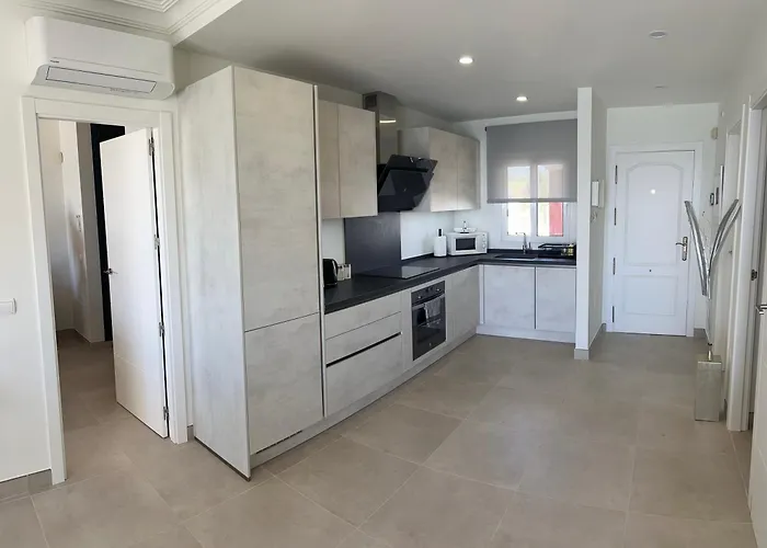 Front With Stunning Sea Views * エステポナ