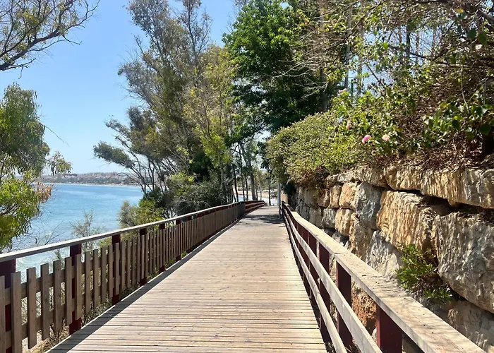 Front With Stunning Sea Views *