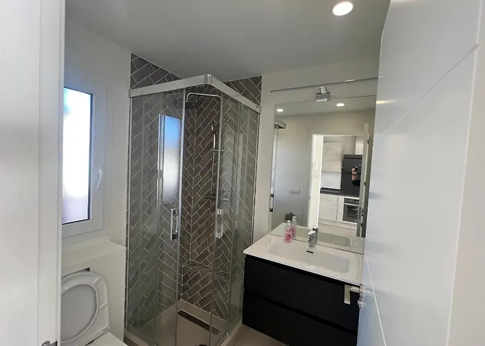 Front With Stunning Sea Views דירה