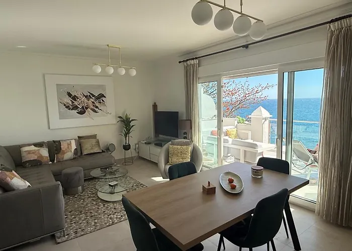 Front With Stunning Sea Views *