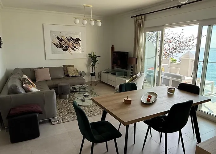 アパート Front With Stunning Sea Views