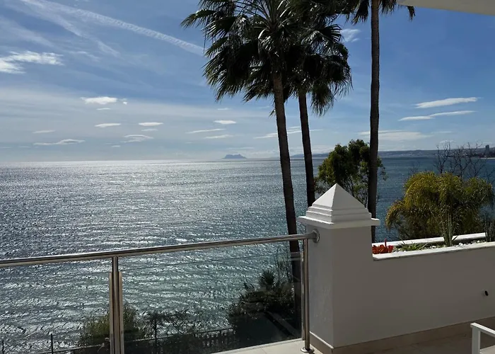 Front With Stunning Sea Views Lejlighed