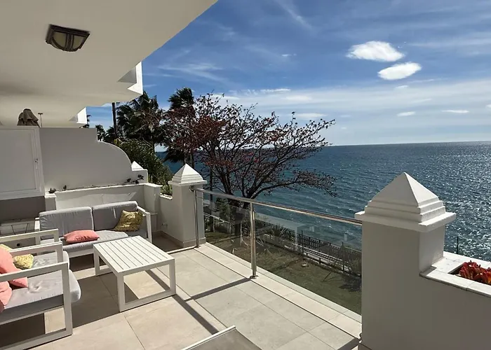 Front With Stunning Sea Views Lejlighed