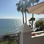 Front With Stunning Sea Views Εστεπόνα